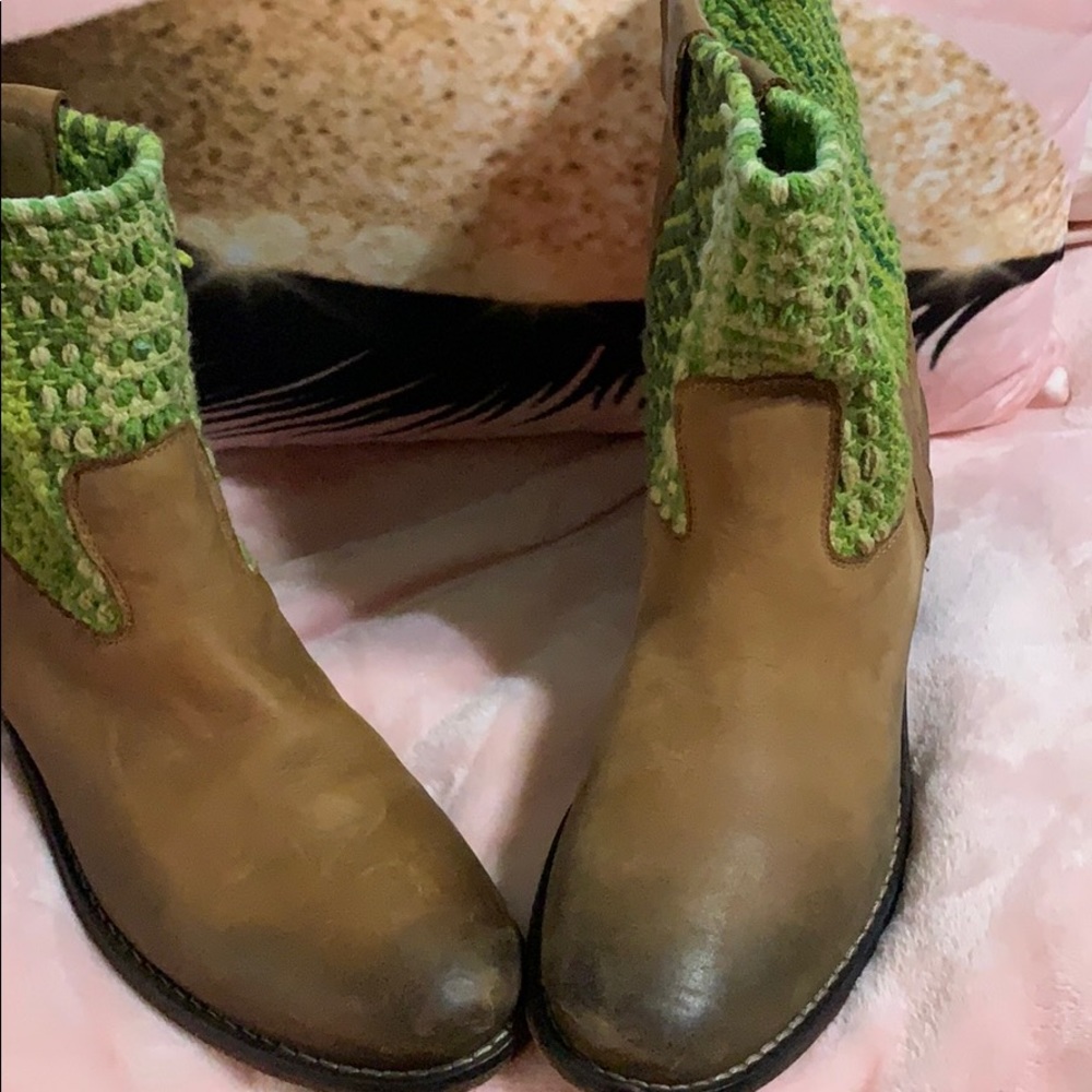Boots - Picture 2 of 8